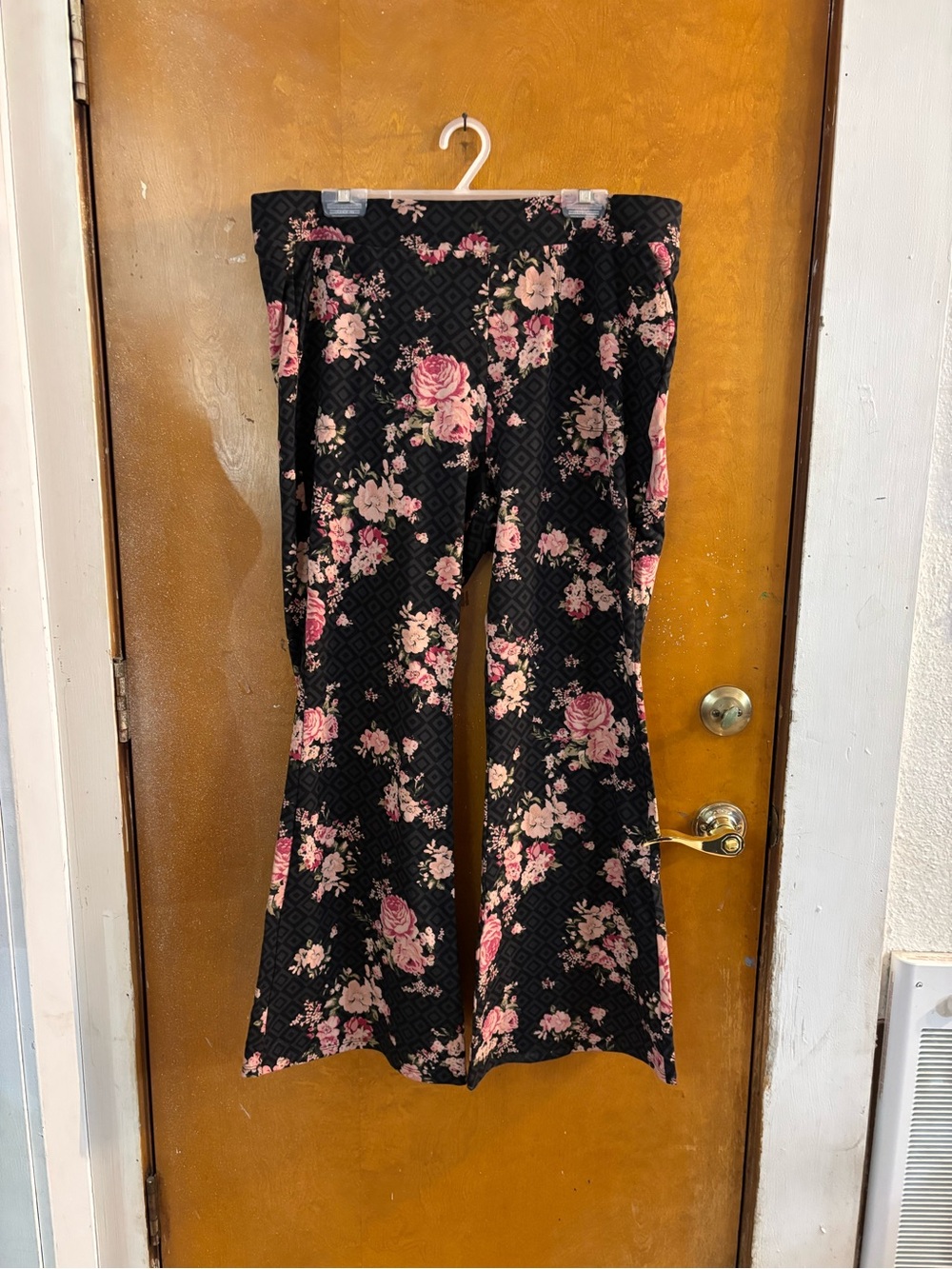 Torrid yoga pants. Roses. 3xl.  Wide leg